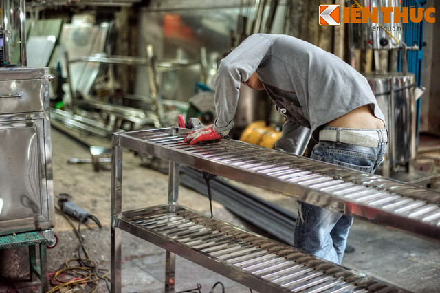 Dao quanh khu pho nghe quy mo nhat Ha Noi-Hinh-10