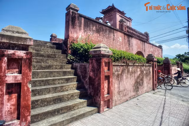 Diem danh 10 toa thanh co noi tieng nhat Viet Nam-Hinh-7