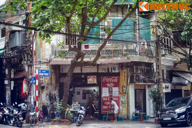 Pho hoa chat noi tieng Ha Noi tram nam truoc la pho nao?
