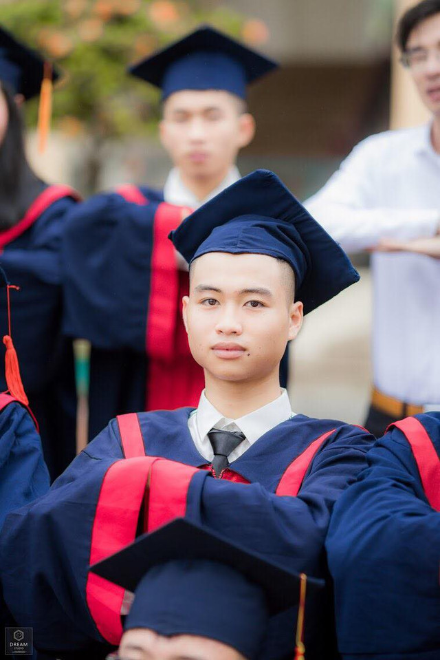 Điểm danh thủ khoa các khối kỳ thi THPT 2019 toàn "trai tài gái sắc" - Hình 9 Diem danh thu khoa cac khoi ky thi THPT 2019 toan