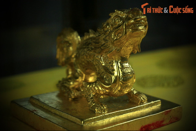 Soi bộ sưu tập bản cực tinh xảo của ấn vàng nhà Nguyễn - Hình 3 Soi bo suu tap ban cuc tinh xao cua an vang nha Nguyen-Hinh-3