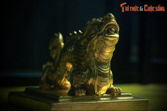 Soi bộ sưu tập bản cực tinh xảo của ấn vàng nhà Nguyễn - Hình 7 Soi bo suu tap ban cuc tinh xao cua an vang nha Nguyen-Hinh-7