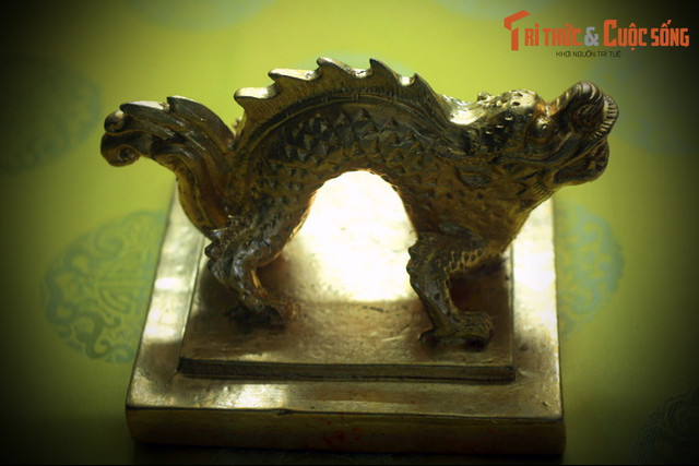 Soi bộ sưu tập bản cực tinh xảo của ấn vàng nhà Nguyễn - Hình 4 Soi bo suu tap ban cuc tinh xao cua an vang nha Nguyen-Hinh-4