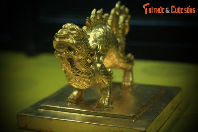 Soi bộ sưu tập bản cực tinh xảo của ấn vàng nhà Nguyễn - Hình 8 Soi bo suu tap ban cuc tinh xao cua an vang nha Nguyen-Hinh-8