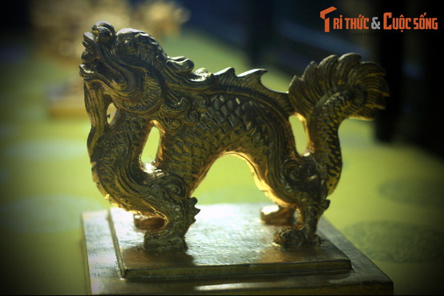 Soi bộ sưu tập bản cực tinh xảo của ấn vàng nhà Nguyễn - Hình 9 Soi bo suu tap ban cuc tinh xao cua an vang nha Nguyen-Hinh-9