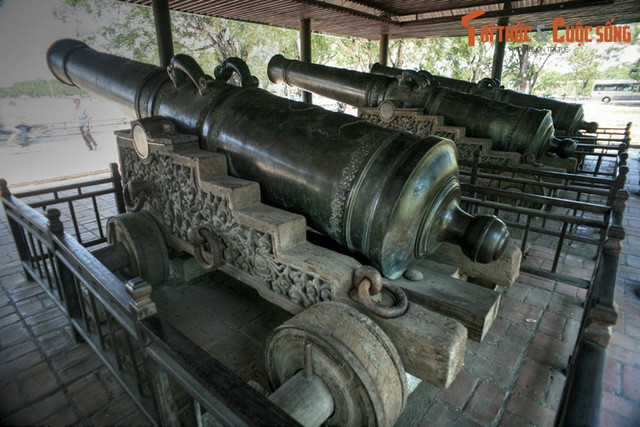 Chiêm ngưỡng nhiều bảo vật đặc biệt ở Cố đô Huế - Hình 8 Chiem nguong nhieu bao vat dac biet o Co do Hue-Hinh-8