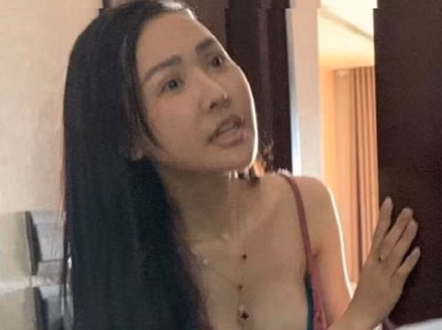 Nhung tu ba xinh dep dieu hanh duong day ban dam cao cap