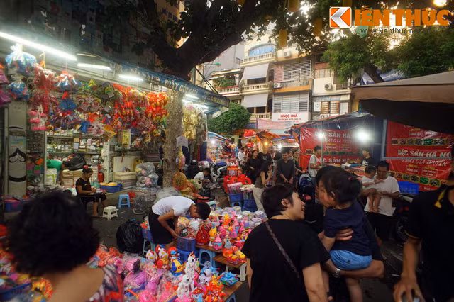 Thuong ngoan khong khi Trung thu o con pho noi tieng nhat Viet Nam-Hinh-7