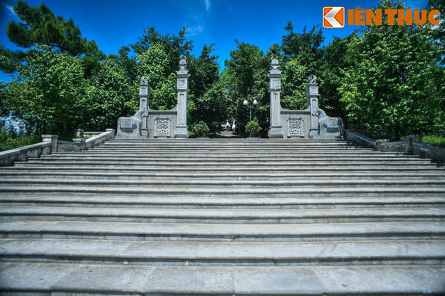 Giải mã bí mật ở ngọn núi thiêng nối tiếng giữa thành Vinh - Hình 4 Giai ma bi mat o ngon nui thieng noi tieng giua thanh Vinh-Hinh-4