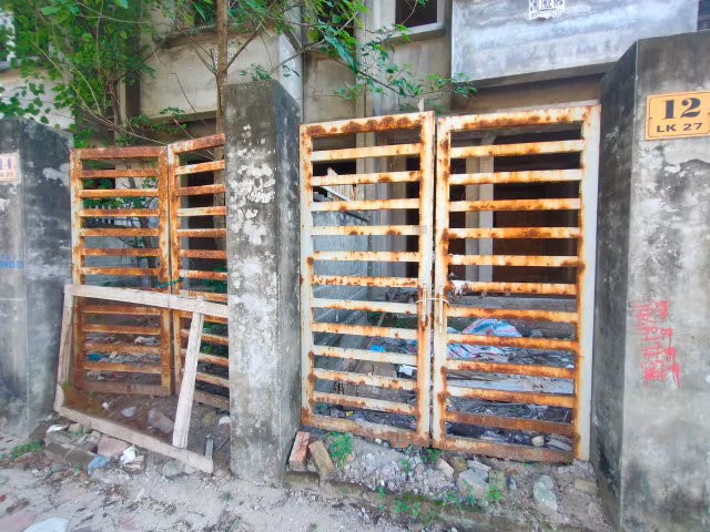 Khu do thi Van Canh: Hang tram nha lien ke bi bo hoang, xuong cap-Hinh-11