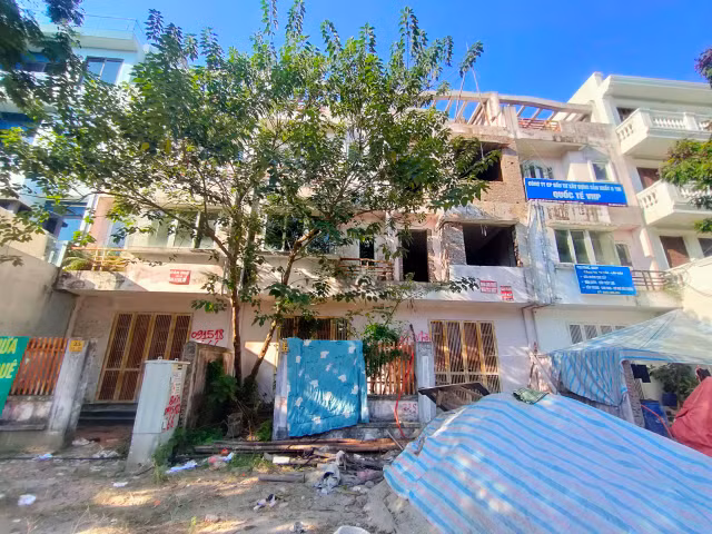 Khu do thi Van Canh: Hang tram nha lien ke bi bo hoang, xuong cap-Hinh-18