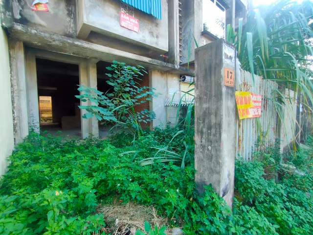 Khu do thi Van Canh: Hang tram nha lien ke bi bo hoang, xuong cap-Hinh-9