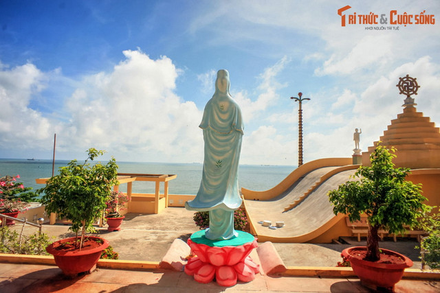 Những ngôi chùa có tầm nhìn ra biển tuyệt đẹp ở Việt Nam - Hình 3 Nhung ngoi chua co tam nhin ra bien tuyet dep o Viet Nam-Hinh-3