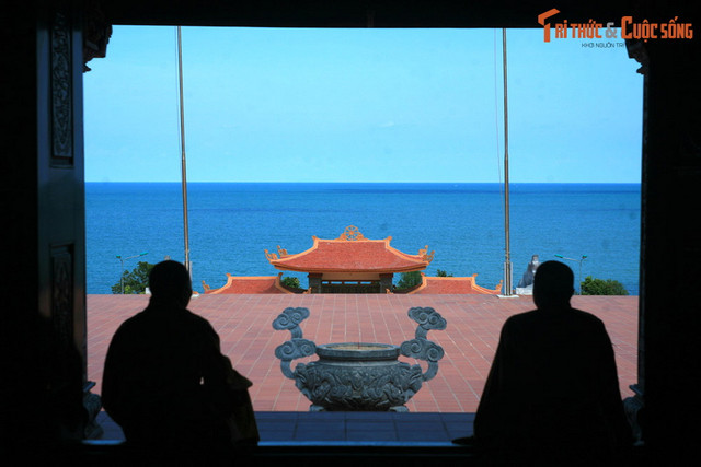 Những ngôi chùa có tầm nhìn ra biển tuyệt đẹp ở Việt Nam - Hình 8 Nhung ngoi chua co tam nhin ra bien tuyet dep o Viet Nam-Hinh-8