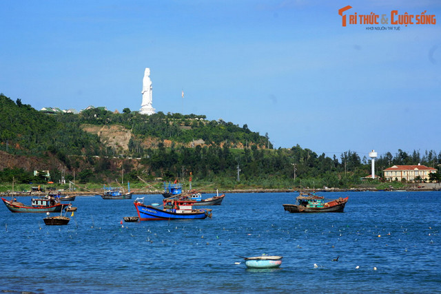 Những ngôi chùa có tầm nhìn ra biển tuyệt đẹp ở Việt Nam Nhung ngoi chua co tam nhin ra bien tuyet dep o Viet Nam