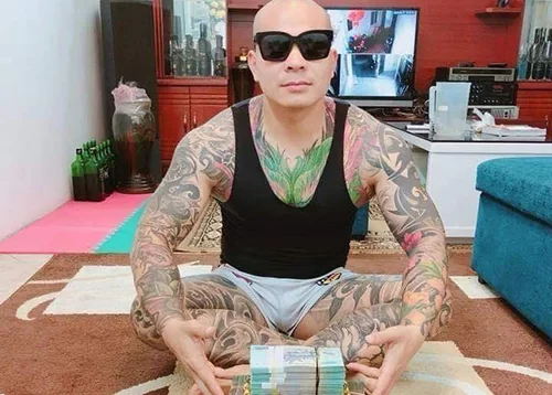 Bắt gã giang hồ xăm trổ Quang 'Rambo' bạn thân của Khá 'bảnh' - Hình 7 Bat ga giang ho xam tro Quang 'Rambo' ban than cua Kha 'banh'-Hinh-7
