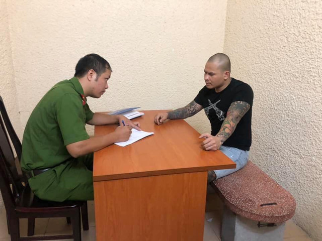 Bắt gã giang hồ xăm trổ Quang 'Rambo' bạn thân của Khá 'bảnh' - Hình 2 Bat ga giang ho xam tro Quang 'Rambo' ban than cua Kha 'banh'-Hinh-2