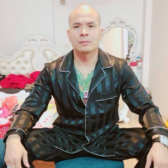Bắt gã giang hồ xăm trổ Quang 'Rambo' bạn thân của Khá 'bảnh' - Hình 8 Bat ga giang ho xam tro Quang 'Rambo' ban than cua Kha 'banh'-Hinh-8