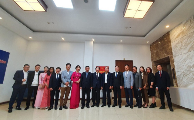 Chủ tịch VUSTA Phan Xuân Dũng chúc Tết cán bộ, nhân viên Viện Kinh tế và Phát Triển - Hình 3 Chu tich VUSTA Phan Xuan Dung chuc Tet can bo, nhan vien Vien Kinh te va Phat Trien-Hinh-3