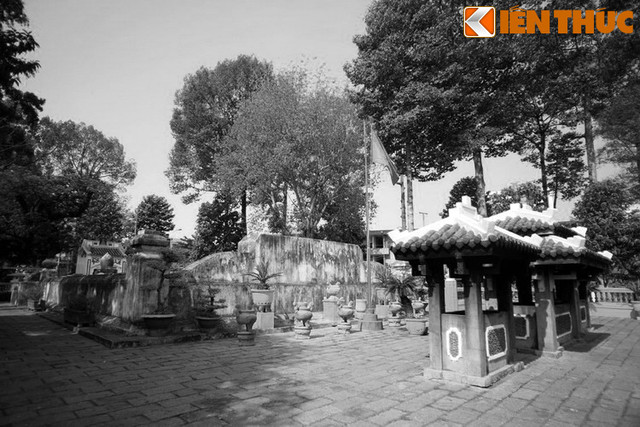 Biết gì về Lăng Ông Bà Chiểu nơi an nghỉ của Tả quân Lê Văn Duyệt? Biet gi ve Lang Ong Ba Chieu noi an nghi cua Ta quan Le Van Duyet?