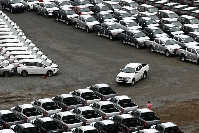 Nhập khẩu ô tô tháng 7 tăng mạnh, so với cùng kỳ và so với tháng trước Nhap khau o to thang 7 tang manh, so voi cung ky va so voi thang truoc
