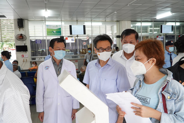 Bệnh viện Chợ Rẫy xin lỗi vì chậm trễ khám bệnh do nghẽn mạng Benh vien Cho Ray xin loi vi cham tre kham benh do nghen mang