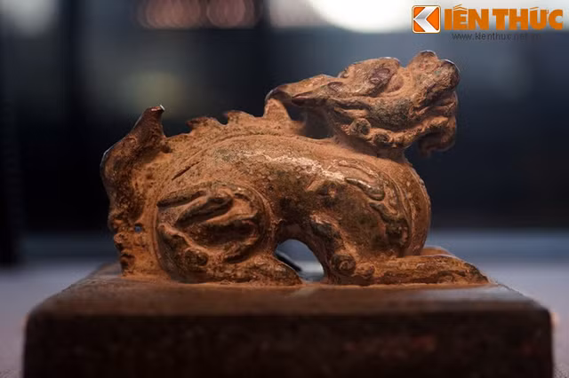 Những hình tượng kỳ lân huyền thoại trên cổ vật Việt Nam - Hình 2 Nhung hinh tuong ky lan huyen thoai tren co vat Viet Nam-Hinh-2