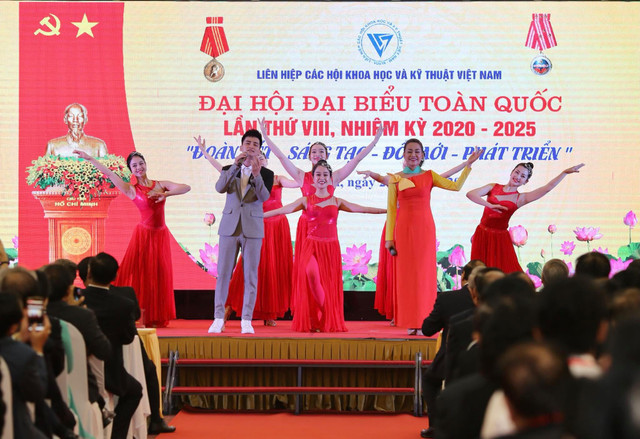 Thủ tướng dự Đại hội đại biểu toàn quốc Liên hiệp các Hội Khoa học và Kỹ thuật Việt Nam lần thứ VIII - Hình 3 Thu tuong du Dai hoi dai bieu toan quoc Lien hiep cac Hoi Khoa hoc va Ky thuat Viet Nam lan thu VIII-Hinh-3