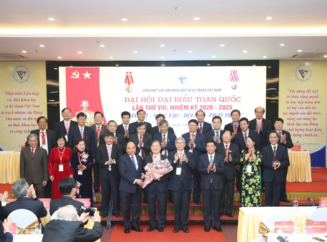 Thủ tướng dự Đại hội đại biểu toàn quốc Liên hiệp các Hội Khoa học và Kỹ thuật Việt Nam lần thứ VIII - Hình 8 Thu tuong du Dai hoi dai bieu toan quoc Lien hiep cac Hoi Khoa hoc va Ky thuat Viet Nam lan thu VIII-Hinh-8