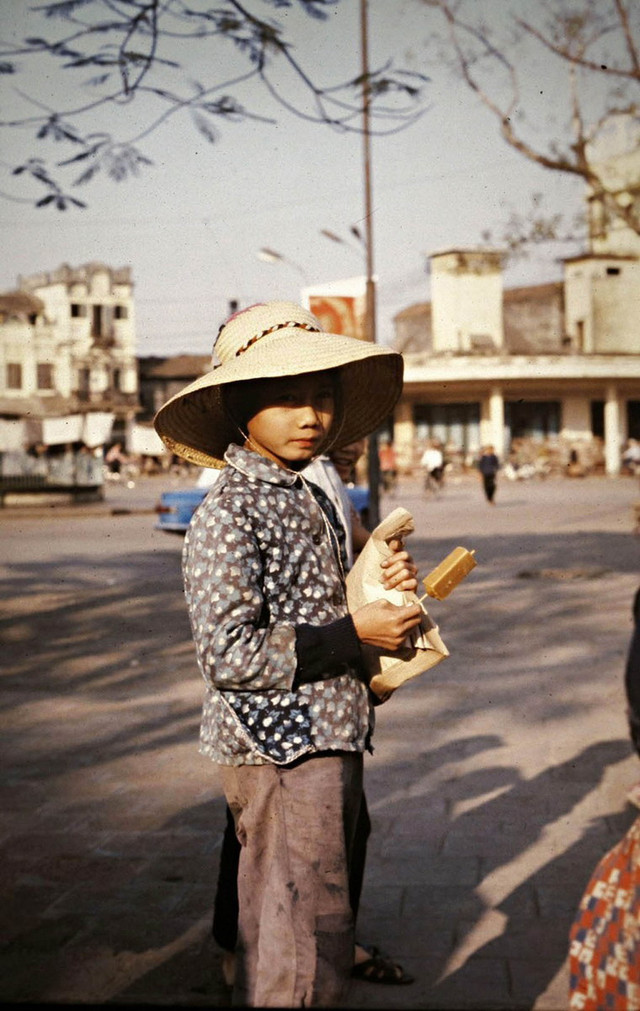 Cuộc sống ở Hà Nội năm 1979 cực đặc sắc qua loạt ảnh hiếm - Hình 9 Cuoc song o Ha Noi nam 1979 cuc dac sac qua loat anh hiem-Hinh-9