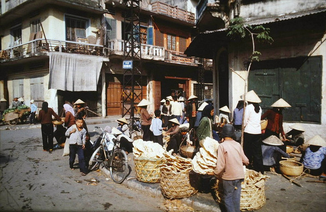 Cuộc sống ở Hà Nội năm 1979 cực đặc sắc qua loạt ảnh hiếm - Hình 12 Cuoc song o Ha Noi nam 1979 cuc dac sac qua loat anh hiem-Hinh-12