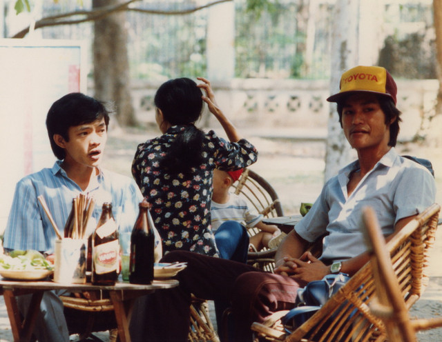 TP. HCM năm 1988 cực sống động qua loạt ảnh của khách ngoại - Hình 4 TP. HCM nam 1988 cuc song dong qua loat anh cua khach ngoai-Hinh-4