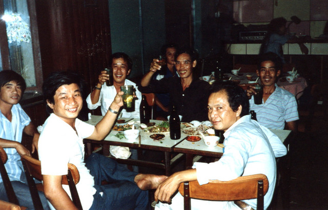 TP. HCM năm 1988 cực sống động qua loạt ảnh của khách ngoại - Hình 9 TP. HCM nam 1988 cuc song dong qua loat anh cua khach ngoai-Hinh-9