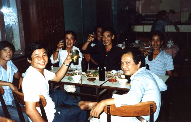 TP. HCM nam 1988 cuc song dong qua loat anh cua khach ngoai-Hinh-9