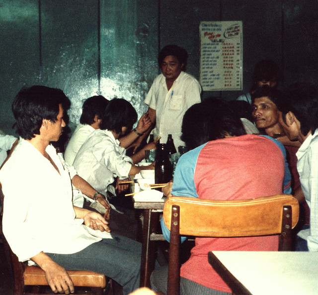 TP. HCM năm 1988 cực sống động qua loạt ảnh của khách ngoại - Hình 8 TP. HCM nam 1988 cuc song dong qua loat anh cua khach ngoai-Hinh-8