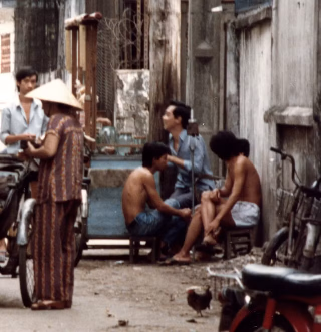 TP. HCM nam 1988 cuc song dong qua loat anh cua khach ngoai-Hinh-3