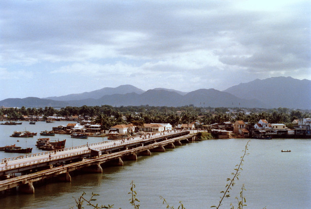 Loạt ảnh hiếm về phong cảnh Nha Trang năm 1988 qua ống kính khách quốc tế - Hình 3 Loat anh hiem ve phong canh Nha Trang nam 1988 qua ong kinh khach quoc te-Hinh-3