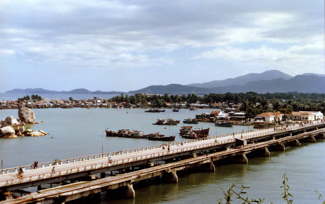 Loạt ảnh hiếm về phong cảnh Nha Trang năm 1988 qua ống kính khách quốc tế - Hình 4 Loat anh hiem ve phong canh Nha Trang nam 1988 qua ong kinh khach quoc te-Hinh-4