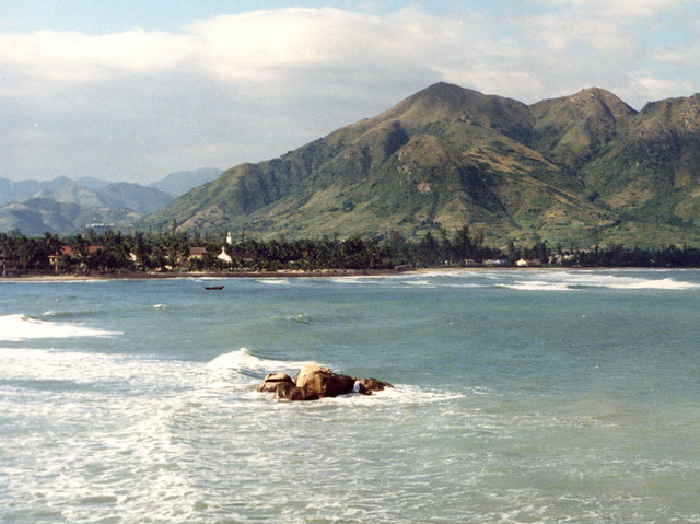 Loạt ảnh hiếm về phong cảnh Nha Trang năm 1988 qua ống kính khách quốc tế - Hình 10 Loat anh hiem ve phong canh Nha Trang nam 1988 qua ong kinh khach quoc te-Hinh-10