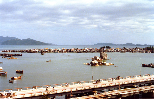 Loạt ảnh hiếm về phong cảnh Nha Trang năm 1988 qua ống kính khách quốc tế - Hình 5 Loat anh hiem ve phong canh Nha Trang nam 1988 qua ong kinh khach quoc te-Hinh-5