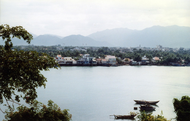 Loạt ảnh hiếm về phong cảnh Nha Trang năm 1988 qua ống kính khách quốc tế - Hình 7 Loat anh hiem ve phong canh Nha Trang nam 1988 qua ong kinh khach quoc te-Hinh-7