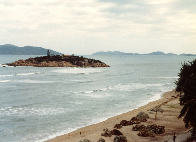Loạt ảnh hiếm về phong cảnh Nha Trang năm 1988 qua ống kính khách quốc tế - Hình 2 Loat anh hiem ve phong canh Nha Trang nam 1988 qua ong kinh khach quoc te-Hinh-2