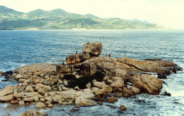 Loạt ảnh hiếm về phong cảnh Nha Trang năm 1988 qua ống kính khách quốc tế Loat anh hiem ve phong canh Nha Trang nam 1988 qua ong kinh khach quoc te