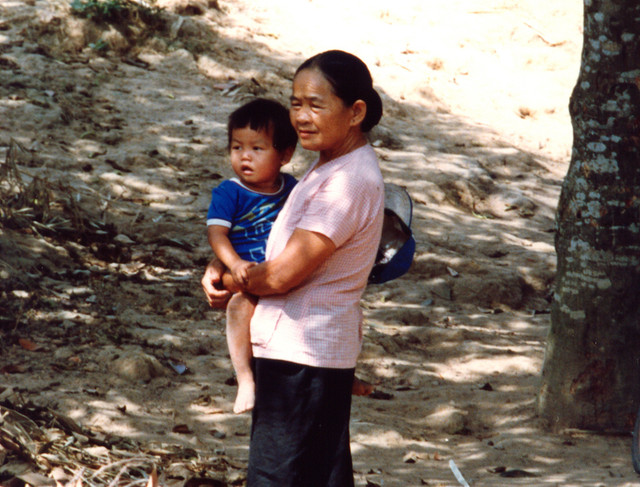 Chùm ảnh cuộc sống người dân ở Nha Trang năm 1988 - Hình 7 Chum anh cuoc song nguoi dan o Nha Trang nam 1988-Hinh-7