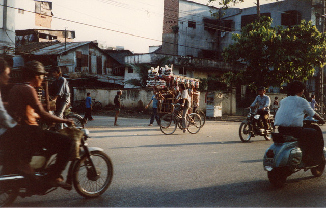 Trải nghiệm giao thông đặc sắc ở TP. HCM năm 1988 - Hình 7 Trai nghiem giao thong dac sac o TP. HCM nam 1988-Hinh-7