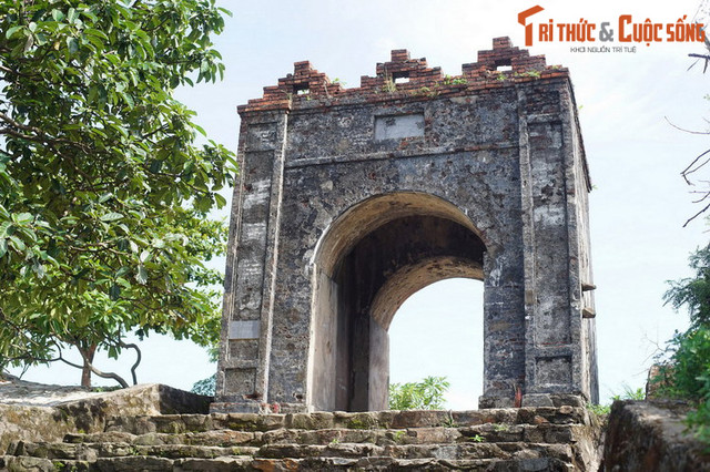 Ngắm những công trình kiến trúc được khắc vào Cửu Đỉnh nhà Nguyễn - Hình 12 Ngam nhung cong trinh kien truc duoc khac vao Cuu Dinh nha Nguyen-Hinh-12