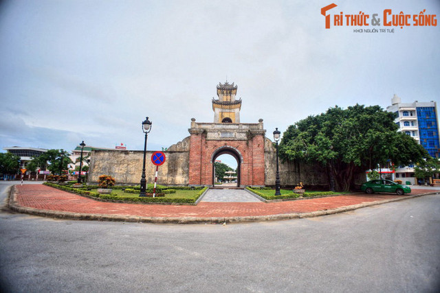 Ngắm những công trình kiến trúc được khắc vào Cửu Đỉnh nhà Nguyễn - Hình 5 Ngam nhung cong trinh kien truc duoc khac vao Cuu Dinh nha Nguyen-Hinh-5