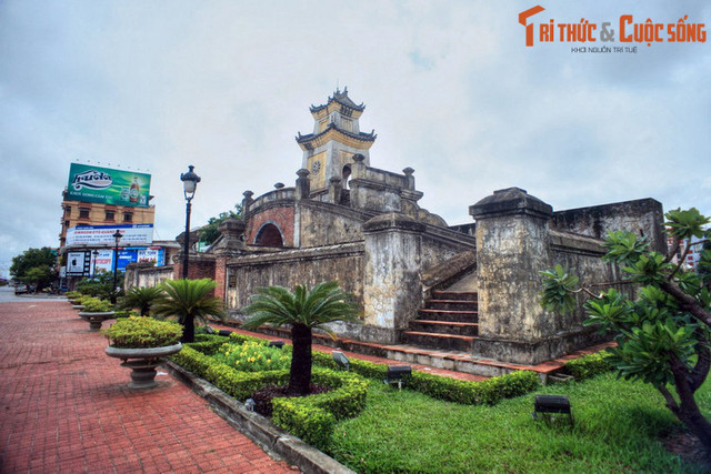 Ngắm những công trình kiến trúc được khắc vào Cửu Đỉnh nhà Nguyễn - Hình 6 Ngam nhung cong trinh kien truc duoc khac vao Cuu Dinh nha Nguyen-Hinh-6