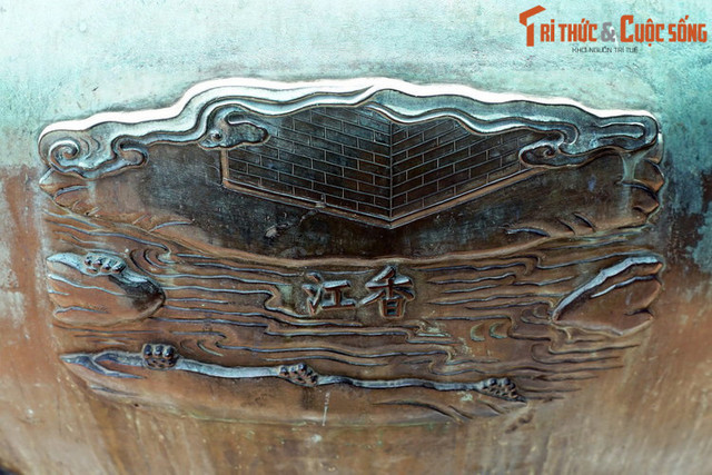 Ngắm những công trình kiến trúc được khắc vào Cửu Đỉnh nhà Nguyễn Ngam nhung cong trinh kien truc duoc khac vao Cuu Dinh nha Nguyen