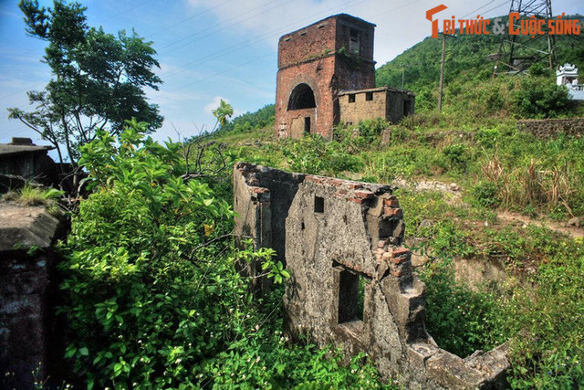 Ngắm những công trình kiến trúc được khắc vào Cửu Đỉnh nhà Nguyễn - Hình 8 Ngam nhung cong trinh kien truc duoc khac vao Cuu Dinh nha Nguyen-Hinh-8